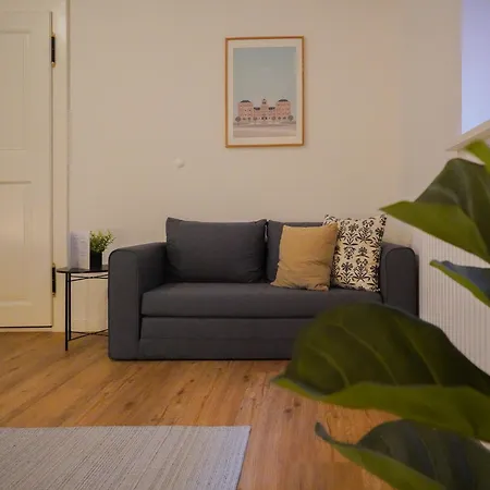 Lady Milavie Apartment Coburg